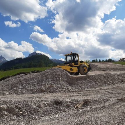 A Cortina si marcia per la montagna